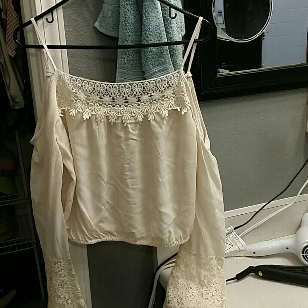 Cold shoulder crop top